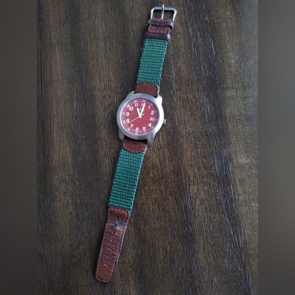 [[SOLD]] 39mm Victorinox Swiss Army Watch Red Field Military Style - Picture 9 of 9